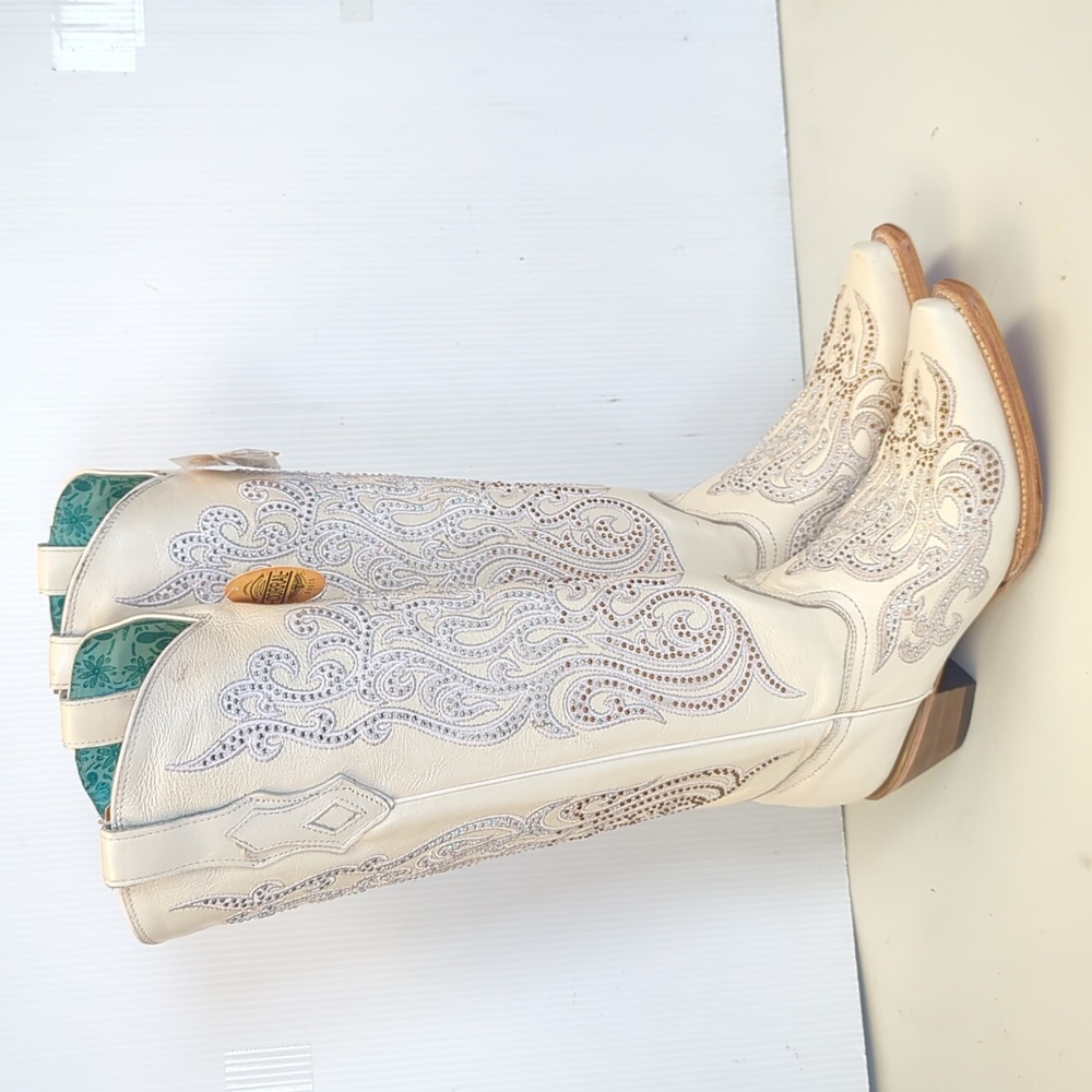 New Women's Corral C4099